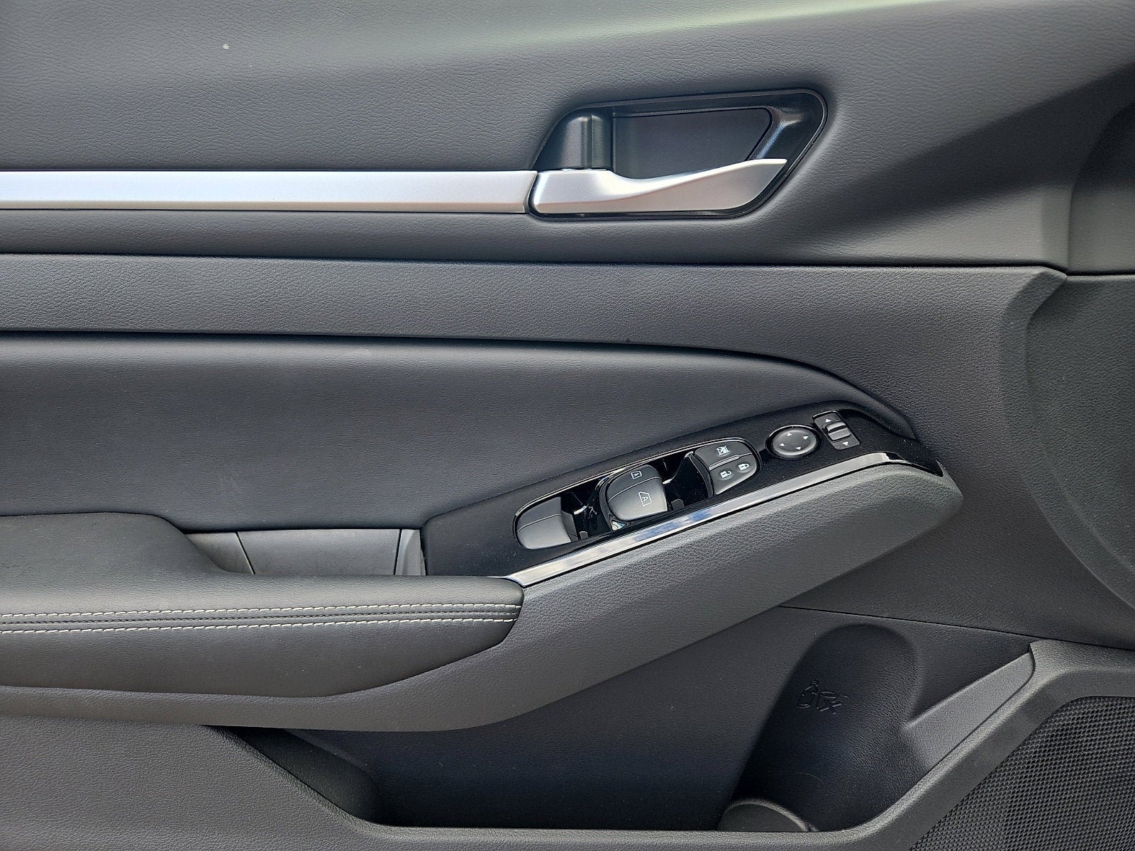 2025 Nissan Altima SL