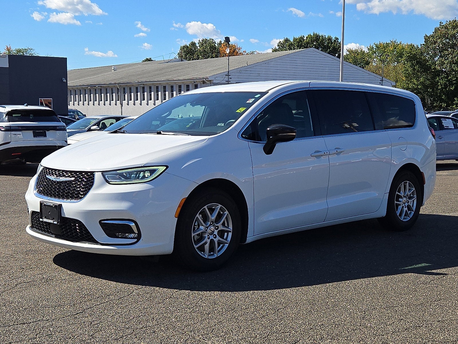 2025 Chrysler Pacifica Select