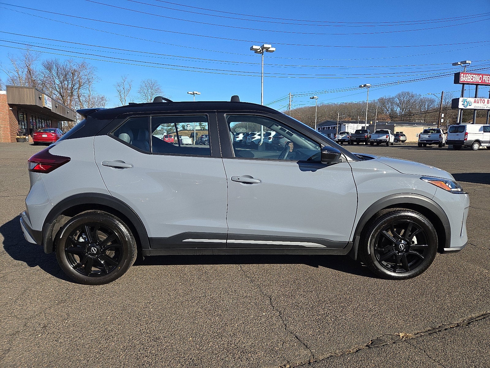 2024 Nissan Kicks SR