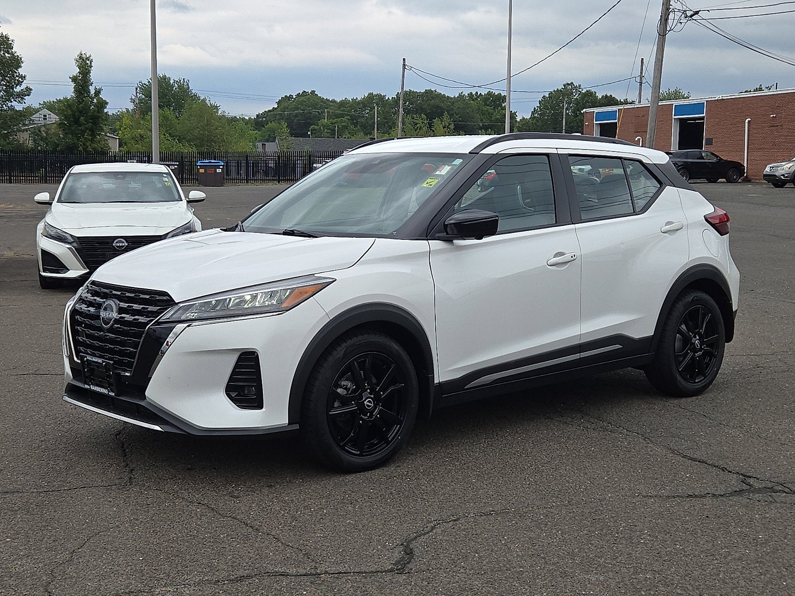 2023 Nissan Kicks SR