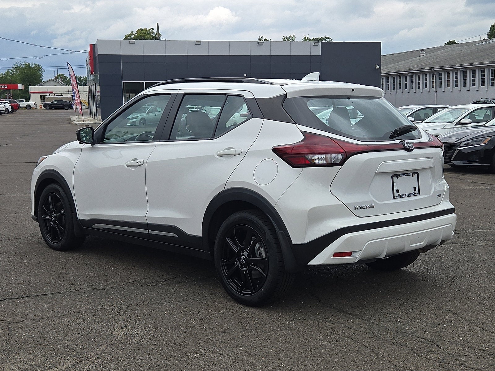2023 Nissan Kicks SR