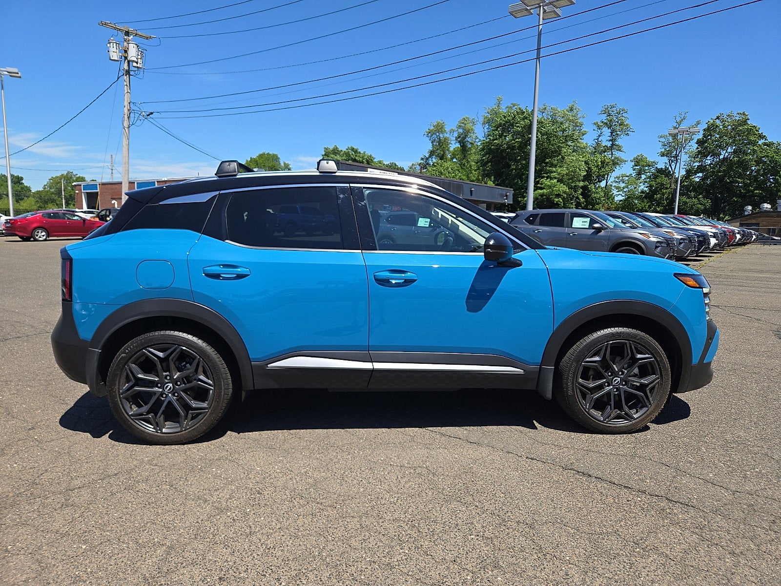 2025 Nissan Kicks SR