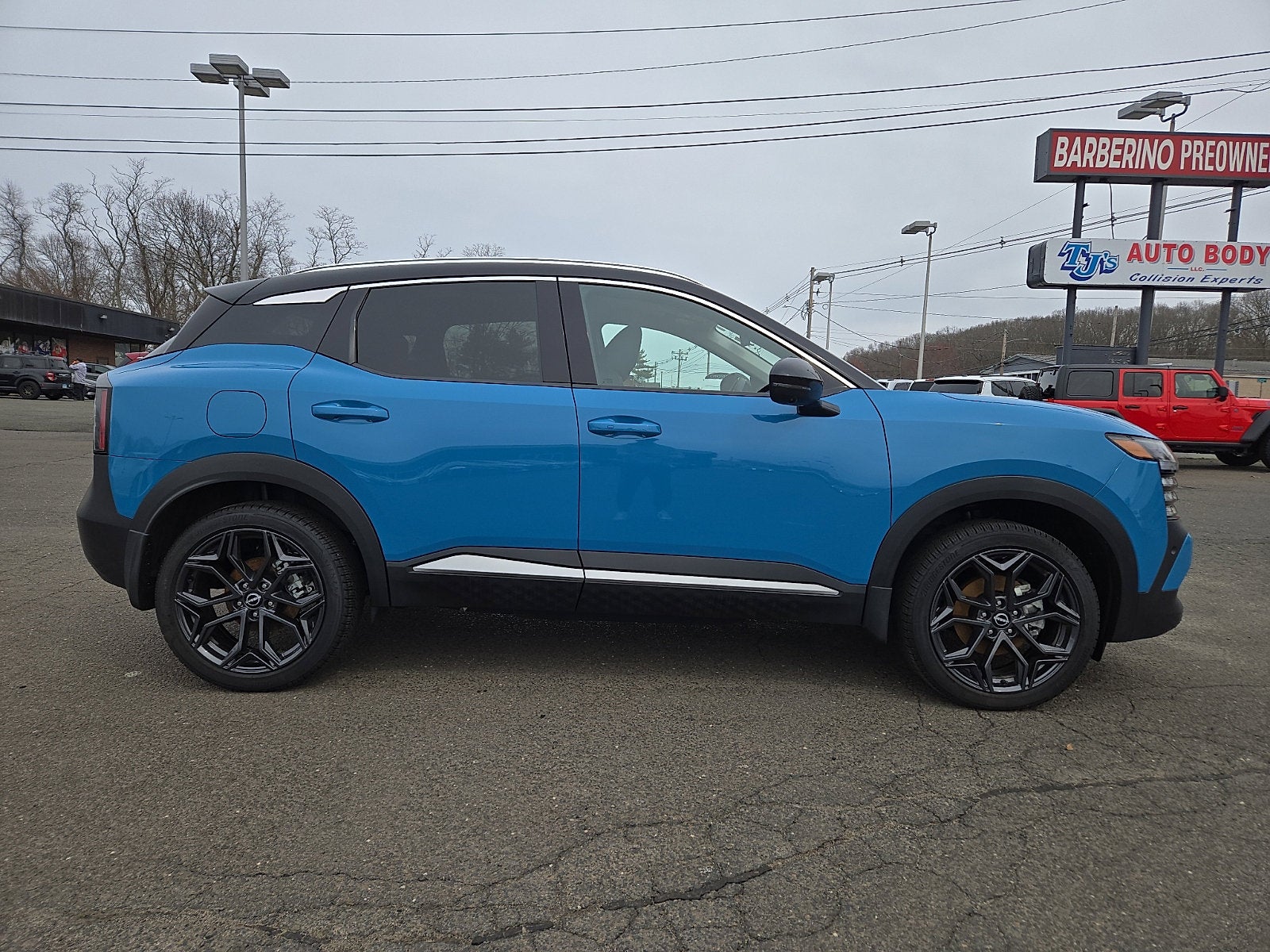 2025 Nissan Kicks SR