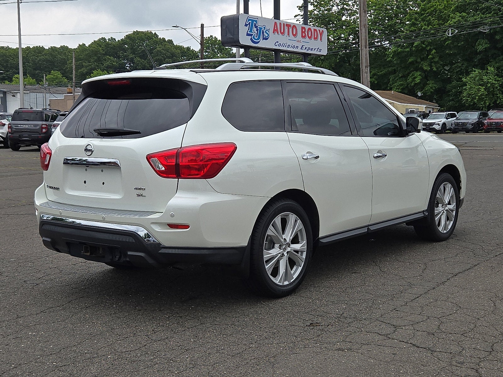 2018 Nissan Pathfinder SL
