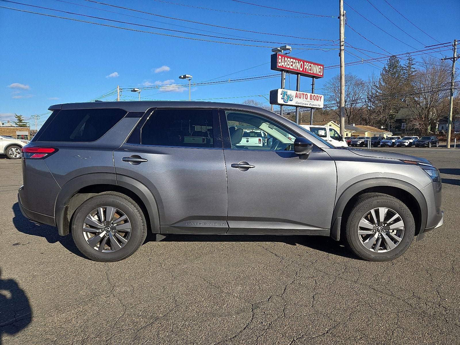 2024 Nissan Pathfinder S