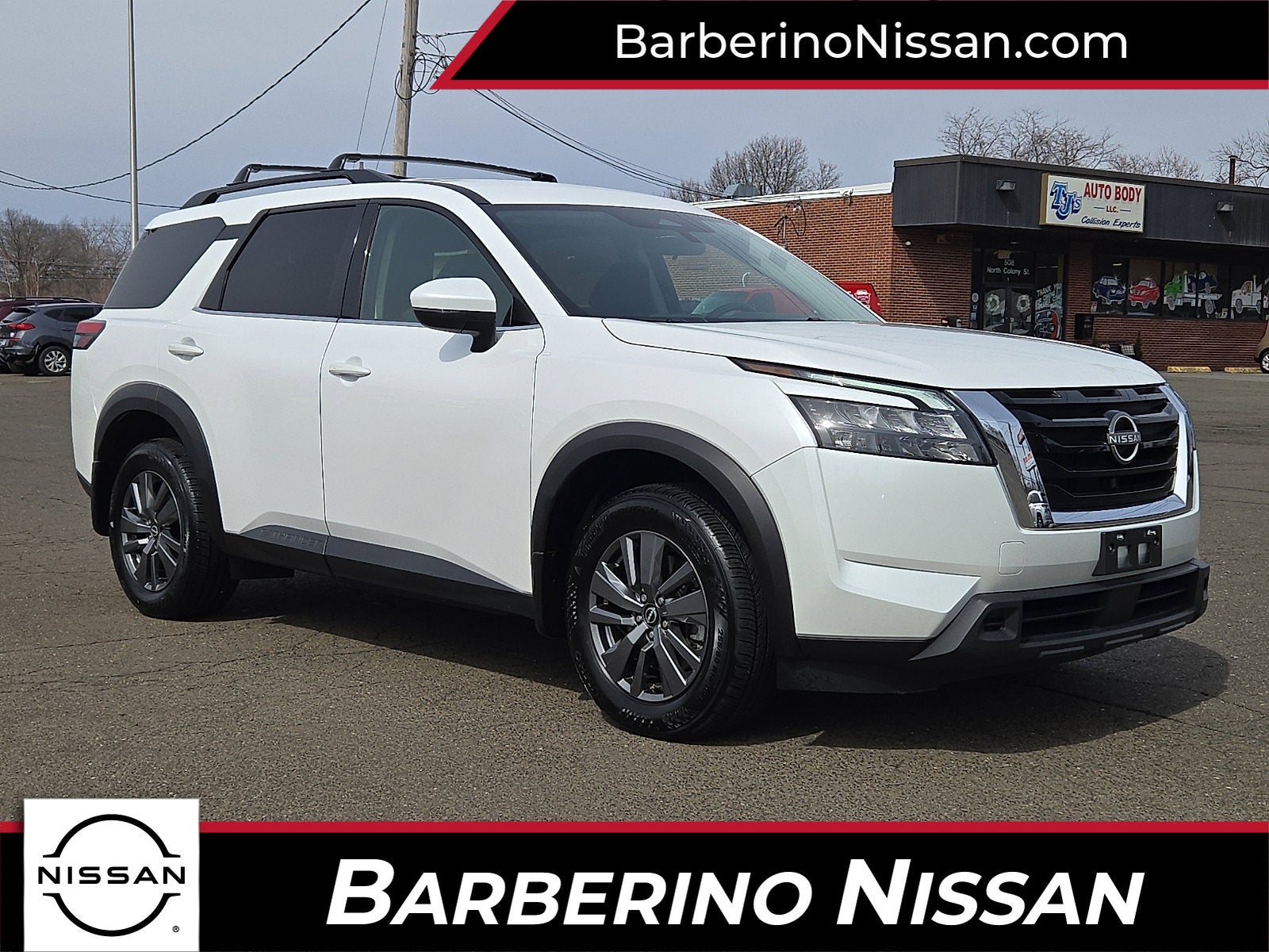 2025 Nissan Pathfinder SV