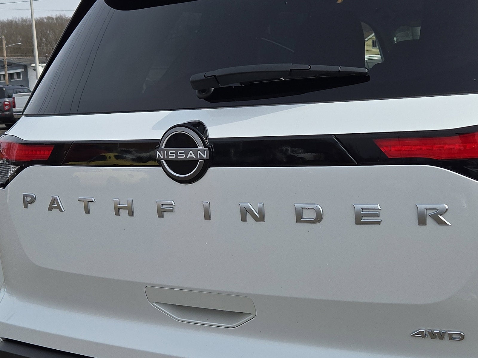 2025 Nissan Pathfinder SV