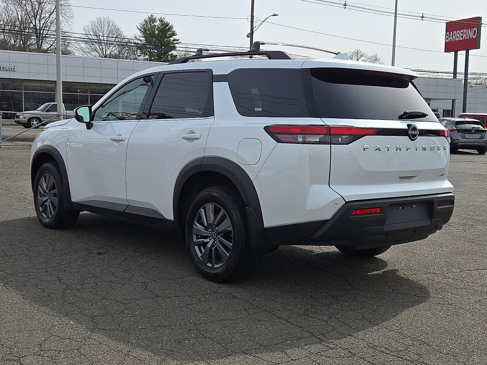 2025 Nissan Pathfinder SV