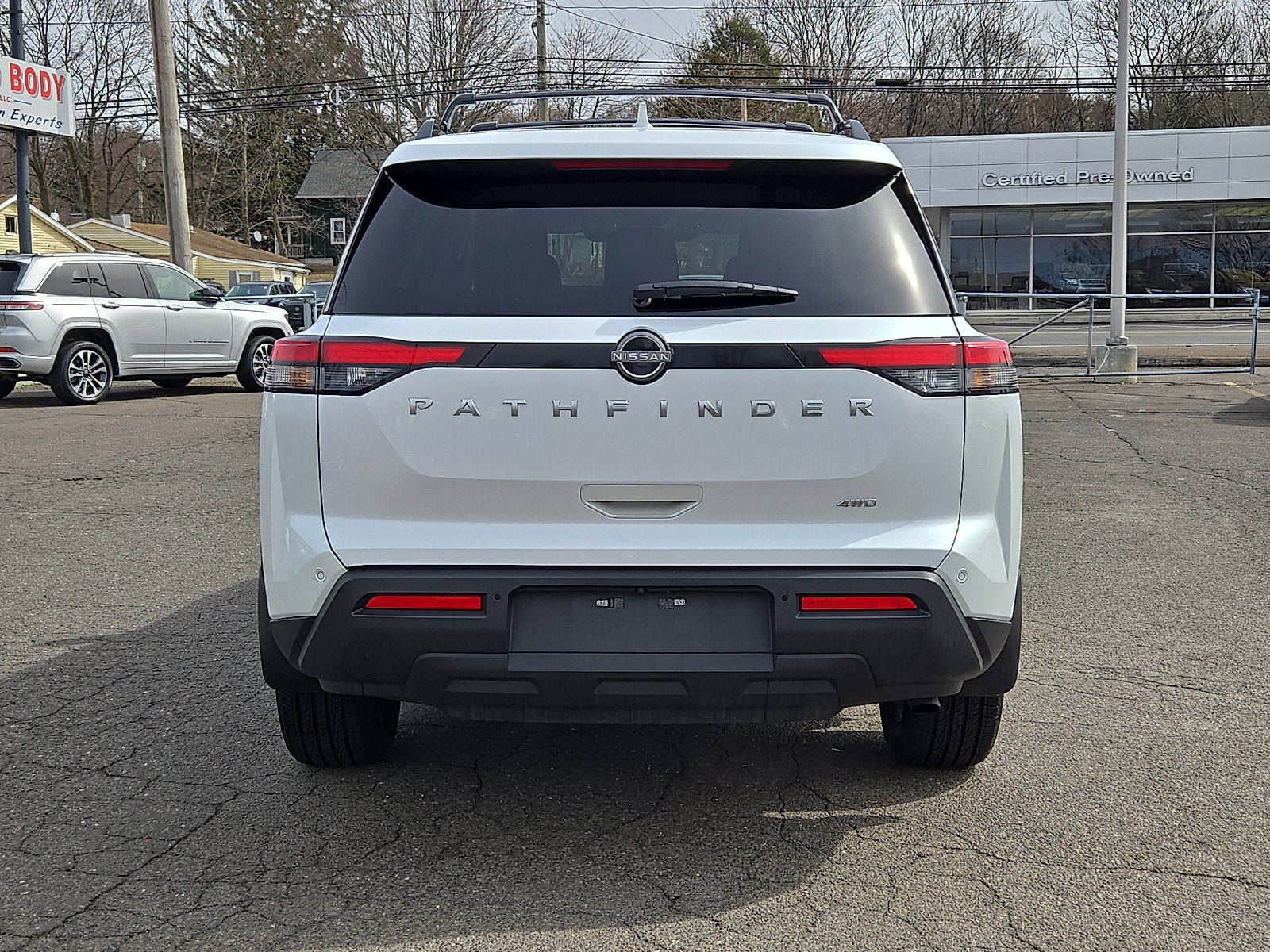 2025 Nissan Pathfinder SV