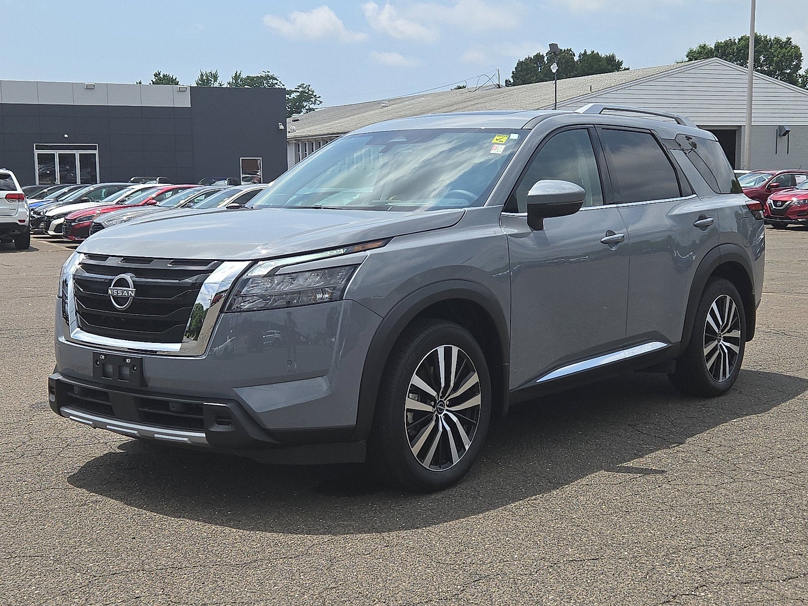 2025 Nissan Pathfinder Platinum