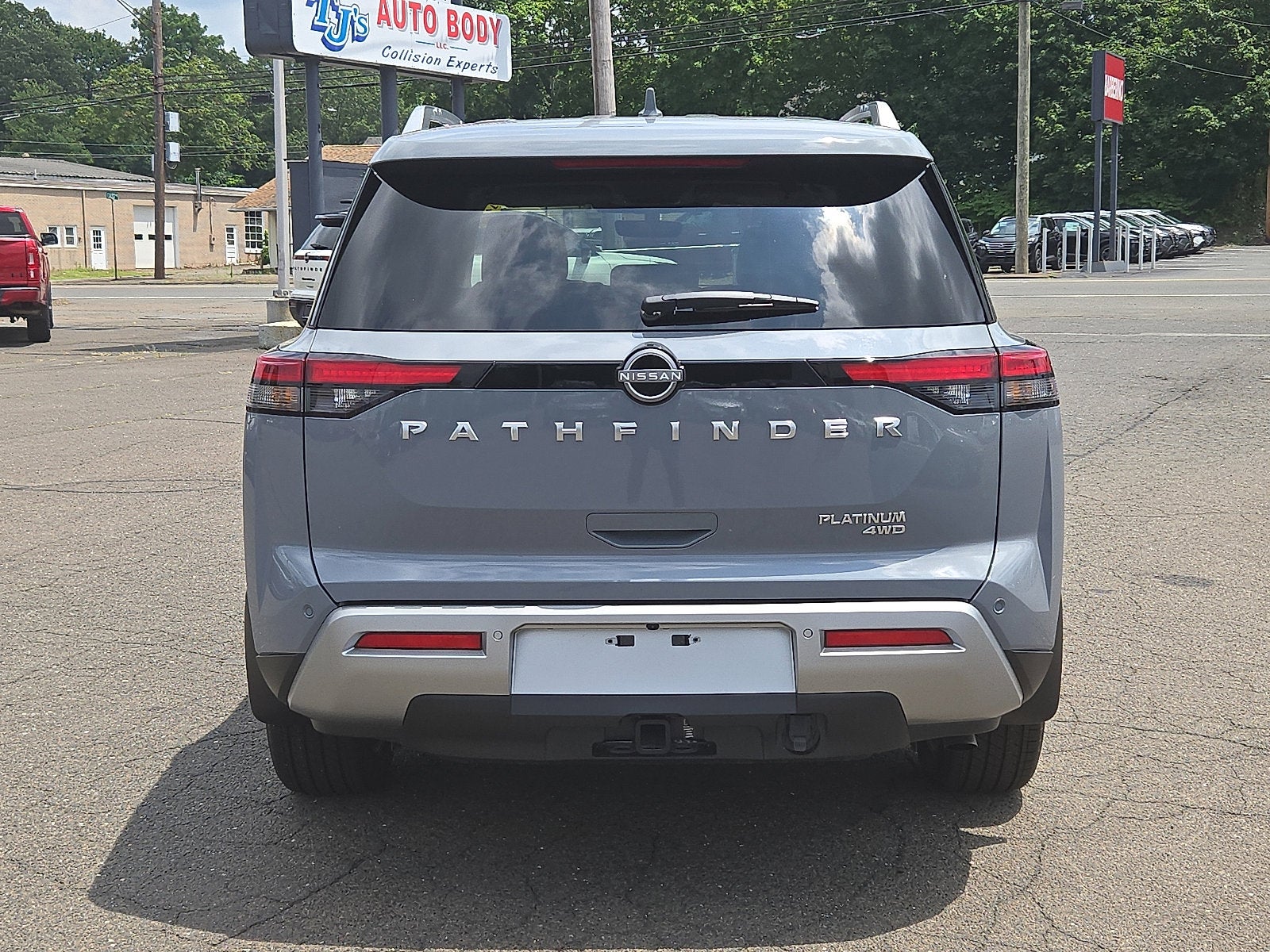 2025 Nissan Pathfinder Platinum