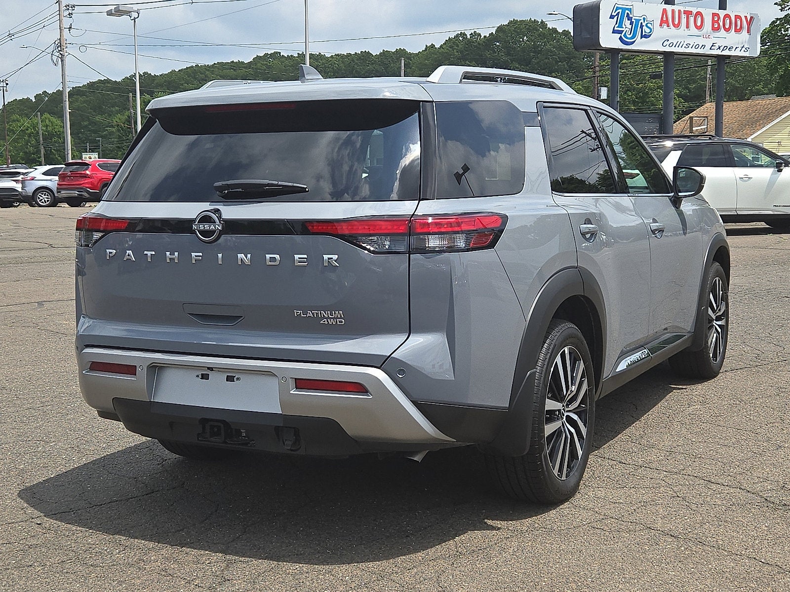 2025 Nissan Pathfinder Platinum