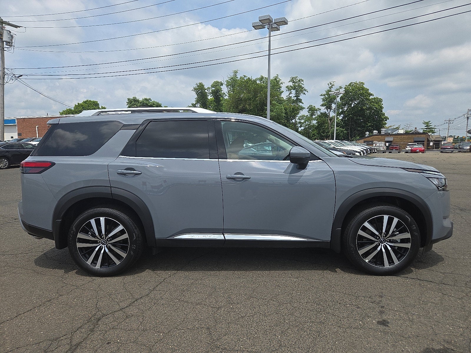 2025 Nissan Pathfinder Platinum