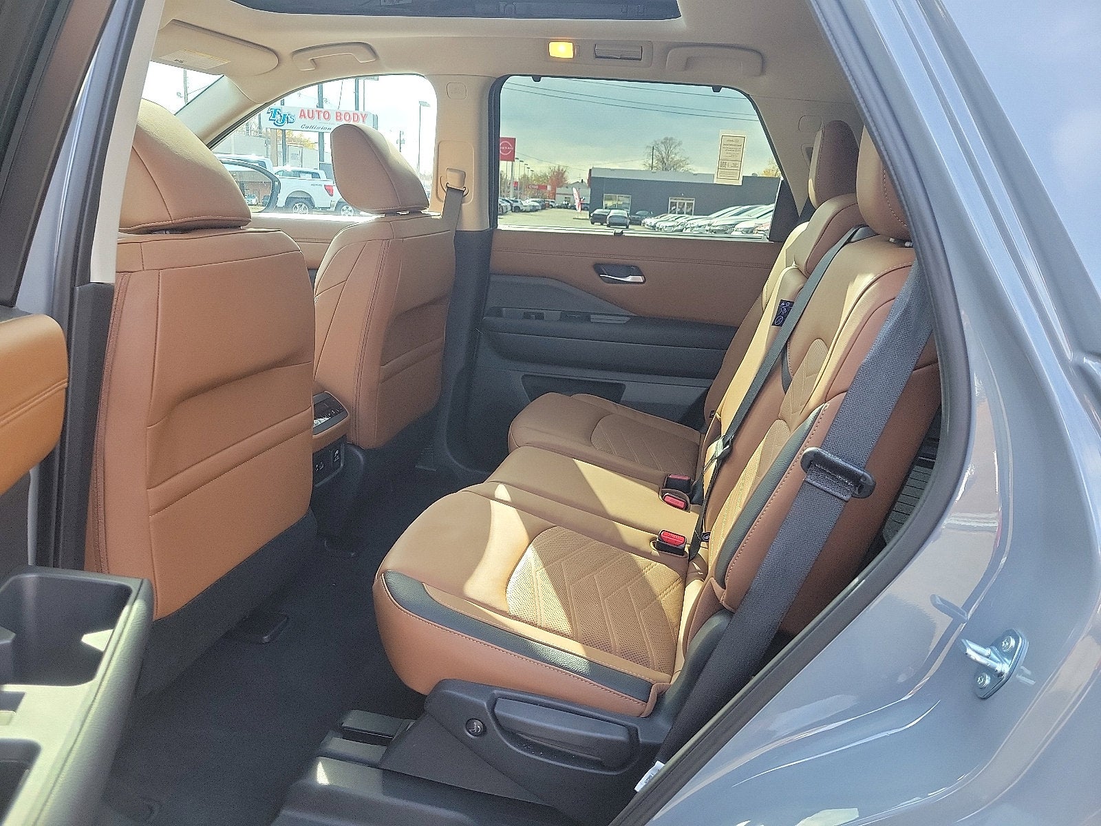 2025 Nissan Pathfinder Platinum