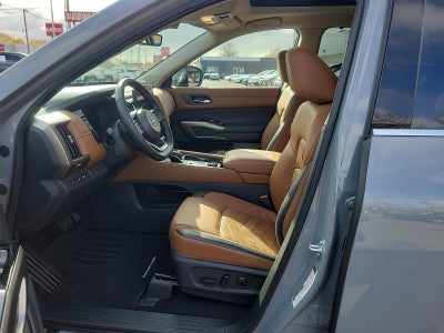 2025 Nissan Pathfinder Platinum