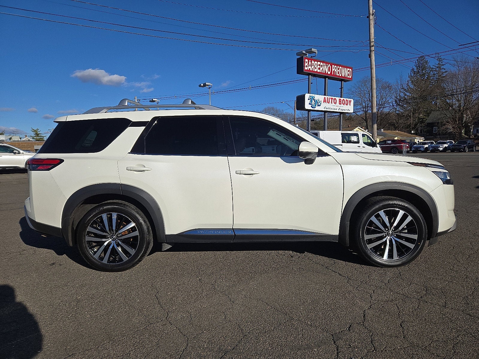 2023 Nissan Pathfinder Platinum