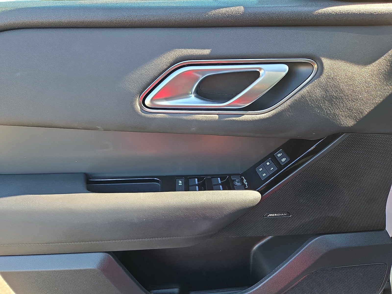 2025 Land Rover Range Rover Velar Dynamic SE