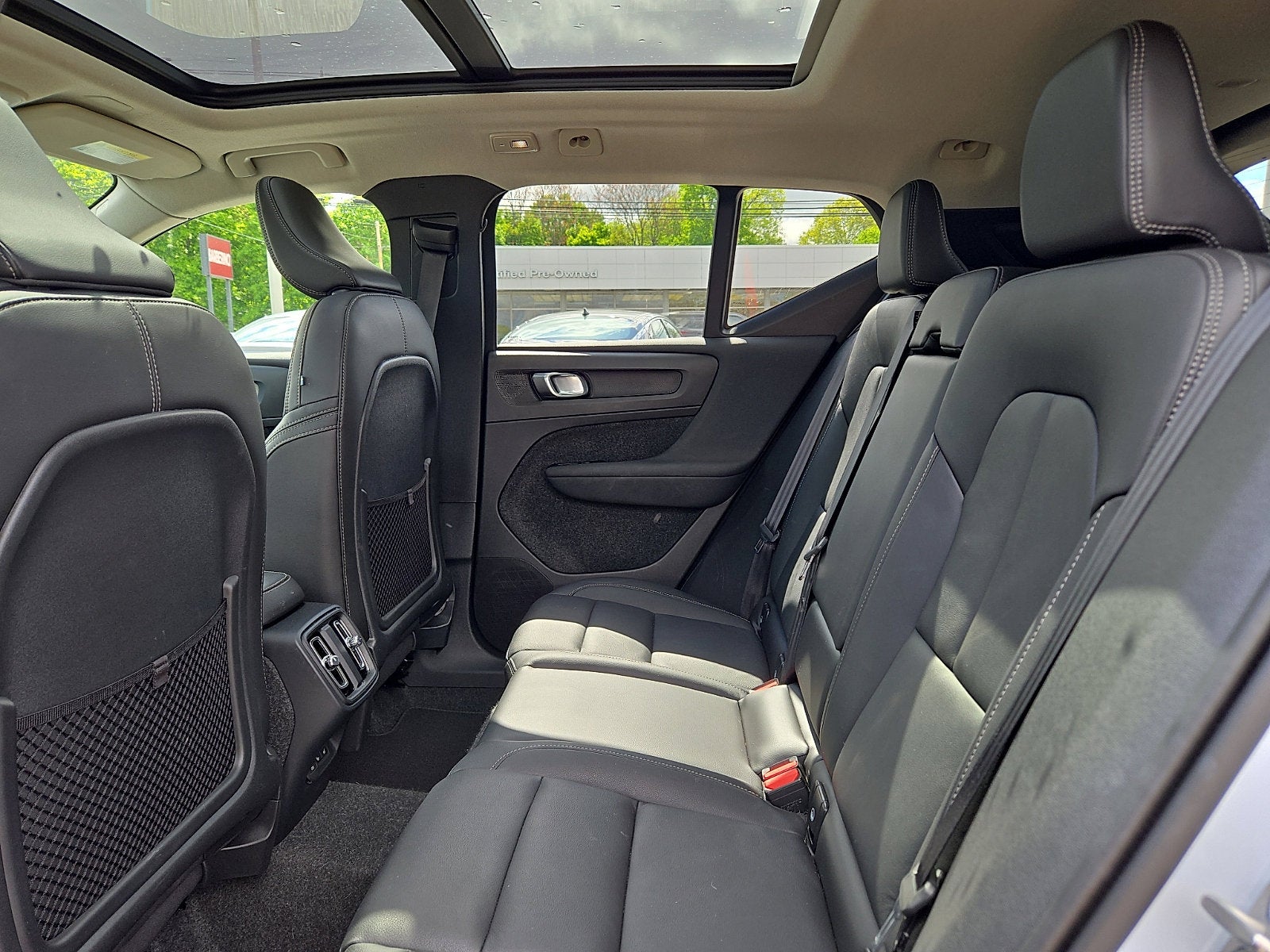 2025 Volvo XC40 Core Bright Theme