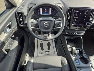 2025 Volvo XC40 Core Bright Theme