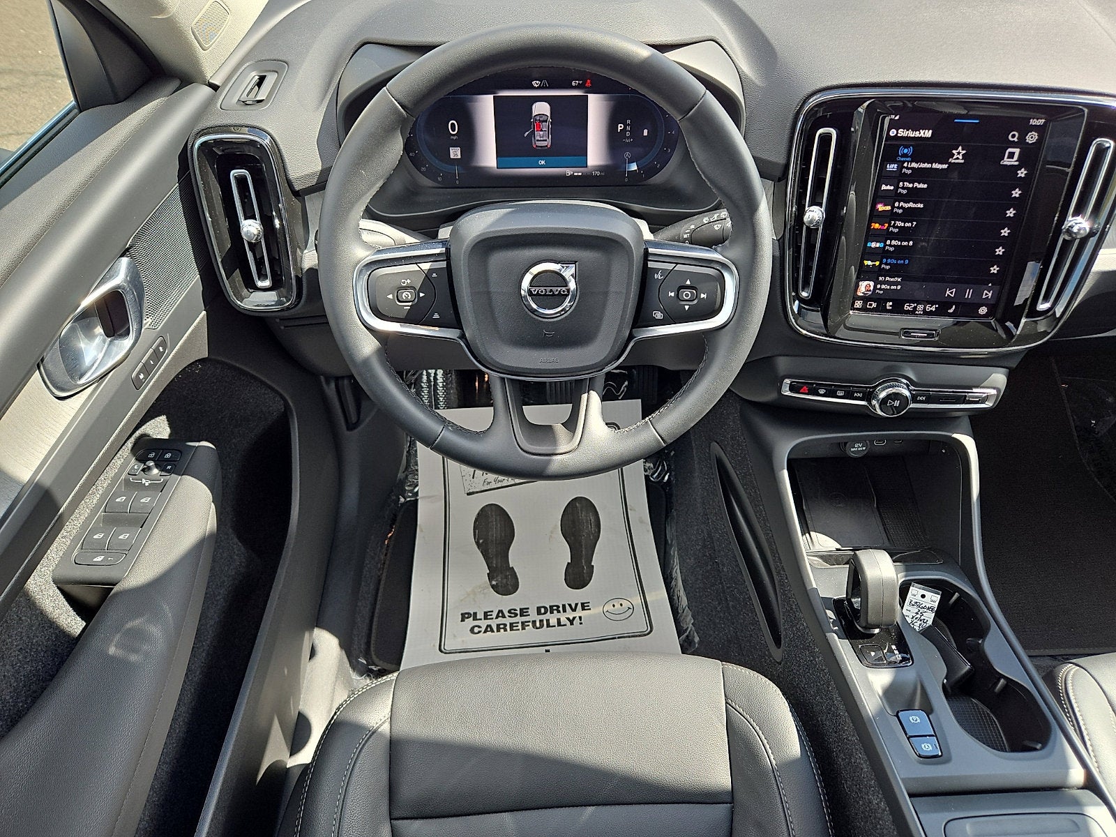 2025 Volvo XC40 Core Bright Theme