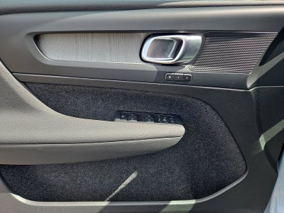 2025 Volvo XC40 Core Bright Theme