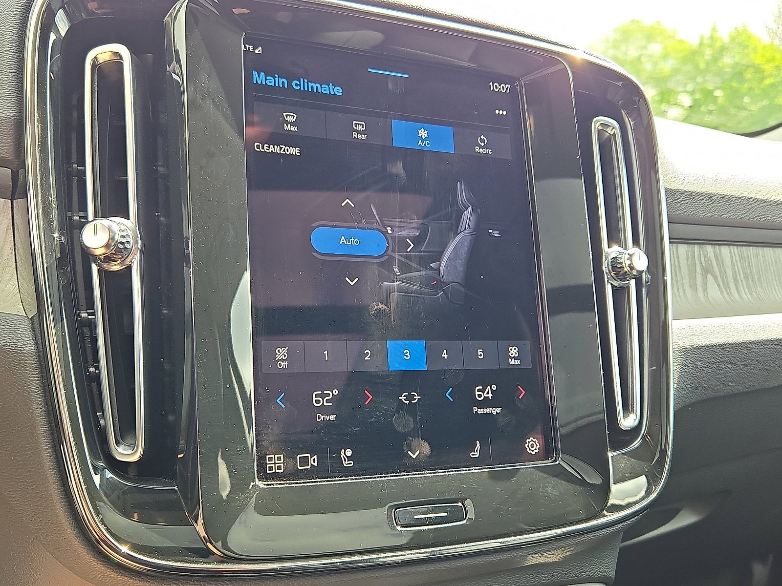 2025 Volvo XC40 Core Bright Theme