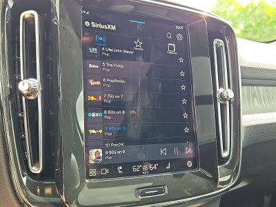 2025 Volvo XC40 Core Bright Theme