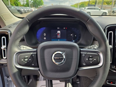2025 Volvo XC40 Core Bright Theme