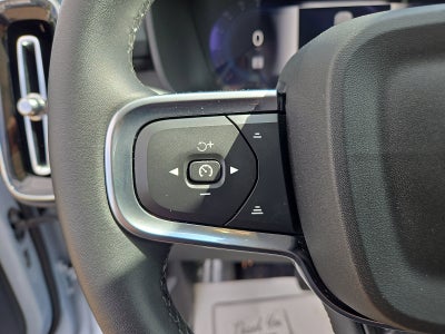 2025 Volvo XC40 Core Bright Theme
