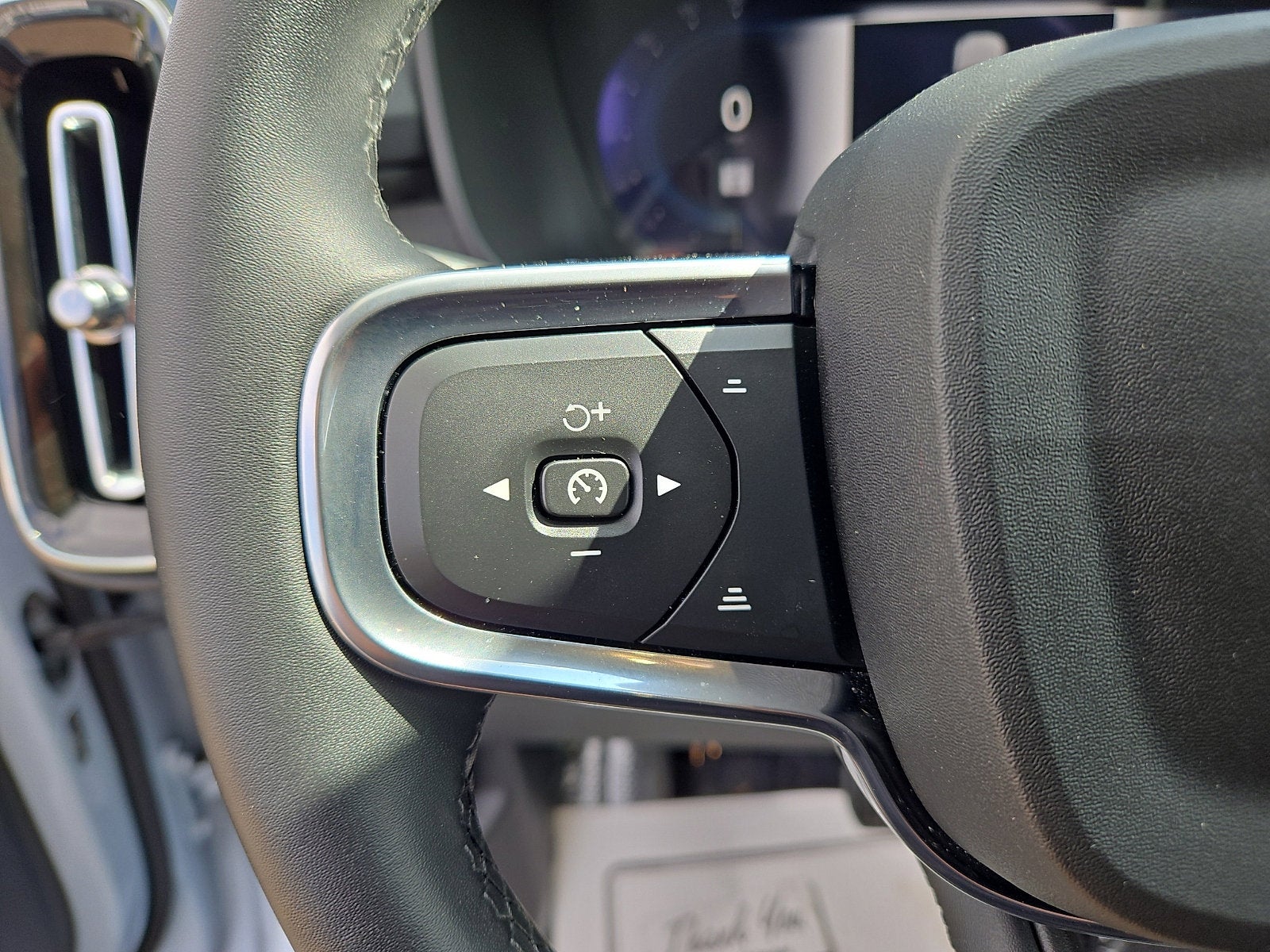 2025 Volvo XC40 Core Bright Theme