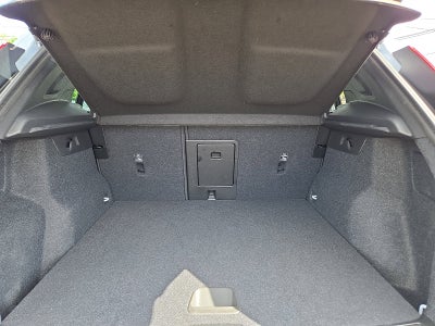 2025 Volvo XC40 Core Bright Theme