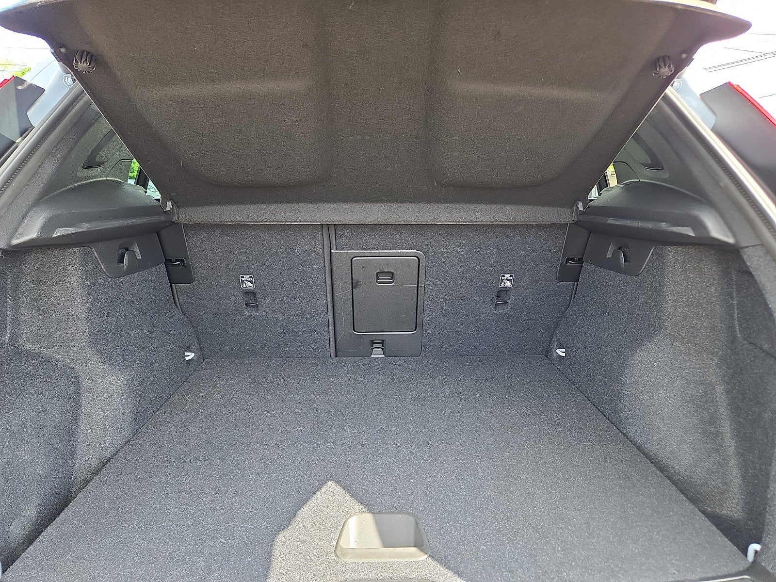 2025 Volvo XC40 Core Bright Theme