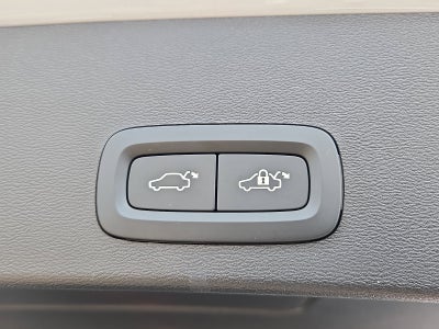 2025 Volvo XC40 Core Bright Theme