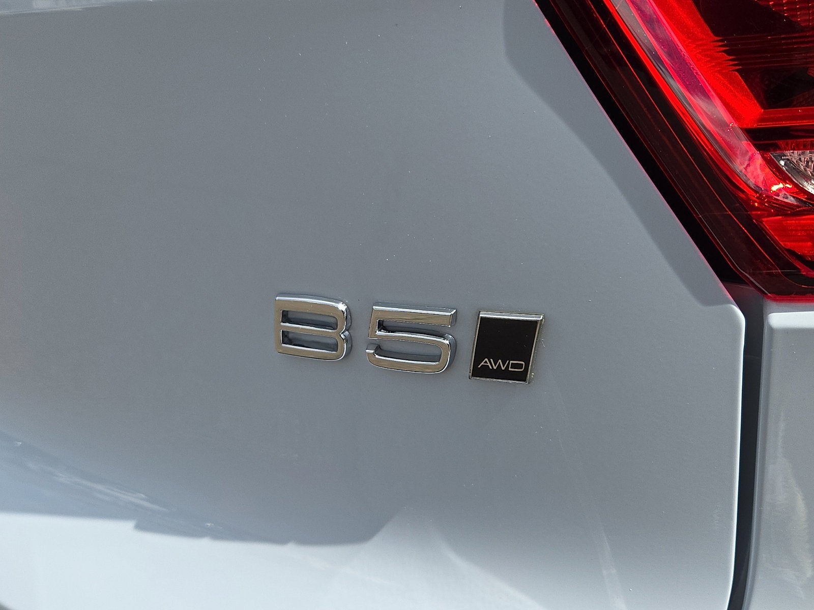2025 Volvo XC40 Core Bright Theme