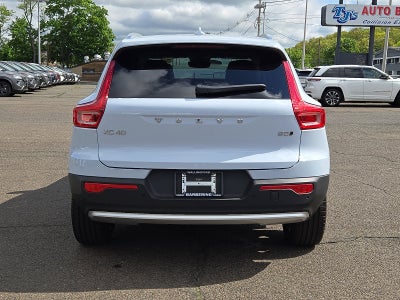 2025 Volvo XC40 Core Bright Theme