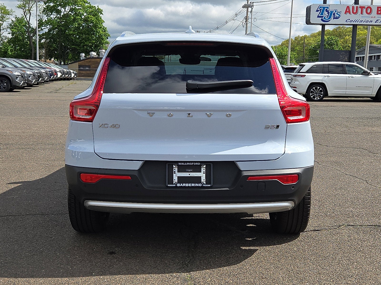 2025 Volvo XC40 Core Bright Theme