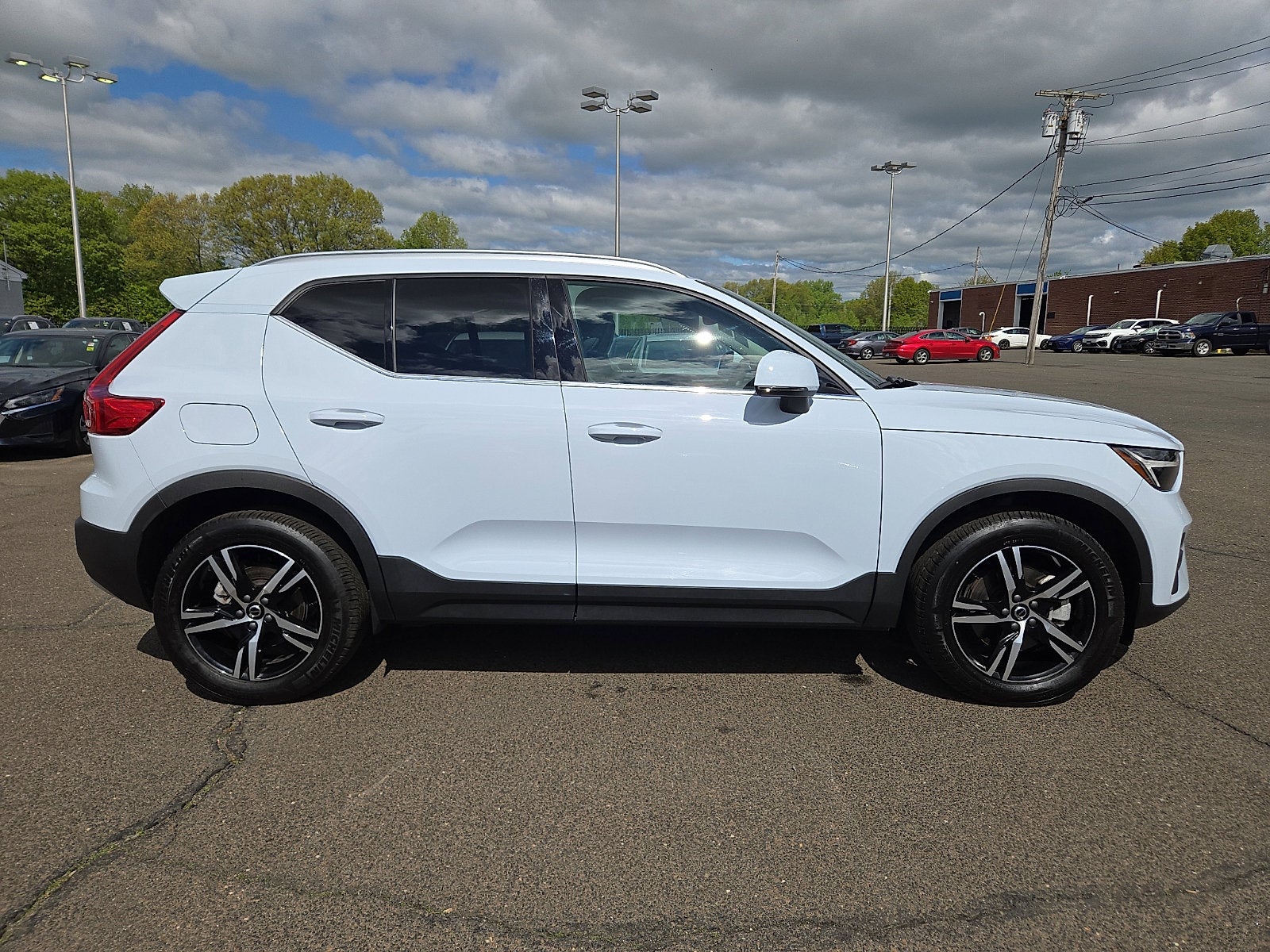2025 Volvo XC40 Core Bright Theme