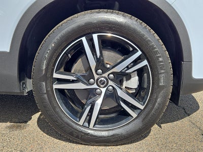 2025 Volvo XC40 Core Bright Theme