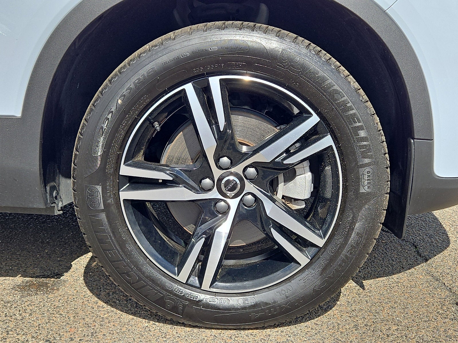 2025 Volvo XC40 Core Bright Theme